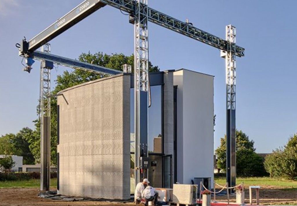 Ένα διώροφο σπίτι φτιαγμένο από έναν 3D εκτυπωτή