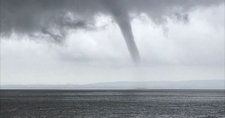 Πυροστρόβιλοι στην Καλιφόρνια, υδροστρόβιλος στο Μπρίστολ