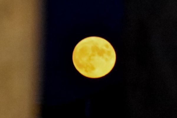Πανσέληνος Αυγούστου : Εικόνες από το φεγγάρι που μάγεψε