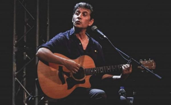 Ο Σωκράτης Μάλαμας στην Τεχνόπολη για μια acoustic συναυλία