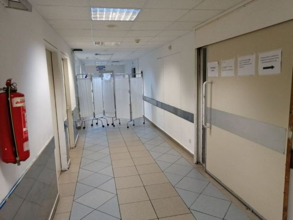 Σοβαρές καταγγελίες για τα ΤΕΠ νοσοκομείων: Με παραβάν χωρίζουν περιστατικά κοροναϊού από άλλους ασθενείς