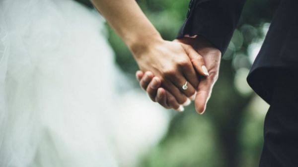 Θεσσαλονίκη: Περισσότερα από 20 άτομα με κοροναϊό μετά τον γάμο-υγειονομική «βόμβα»