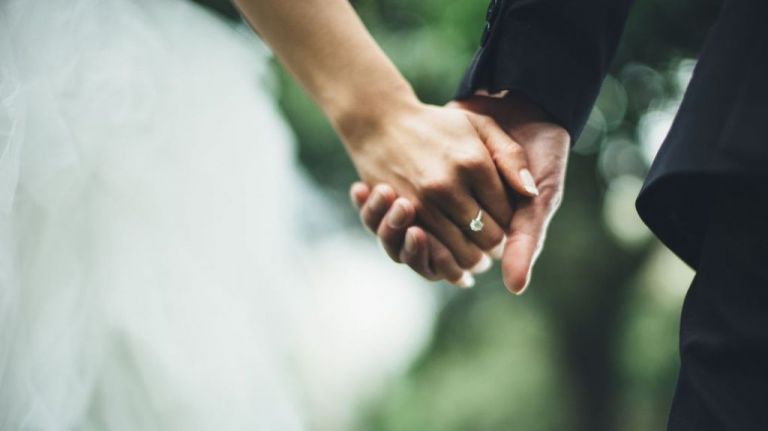 Θεσσαλονίκη: Περισσότερα από 20 άτομα με κοροναϊό μετά τον γάμο-υγειονομική «βόμβα»