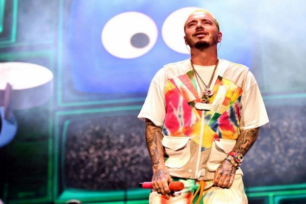 J Balvin: Μοιράζεται με το κοινό την εμπειρία του με τον κοροναϊό