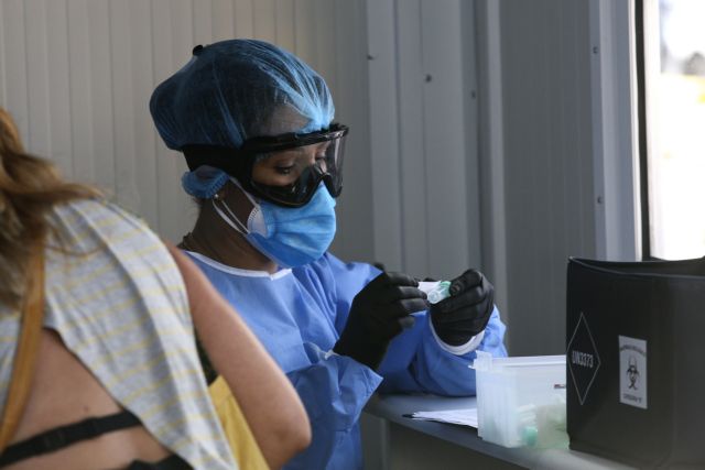 Κοροναϊός: Οι εκδρομείς φέρνουν τον ιό στα αστικά κέντρα – Ανοιχτό το ενδεχόμενο νέων μέτρων