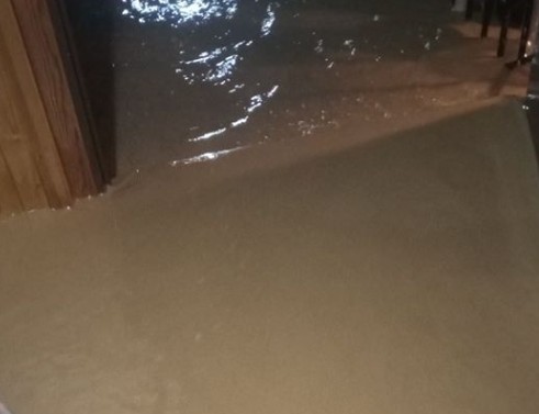 «Βοήθεια, πνιγόμαστε» – Έκκληση εγκλωβισμένων από την Εύβοια