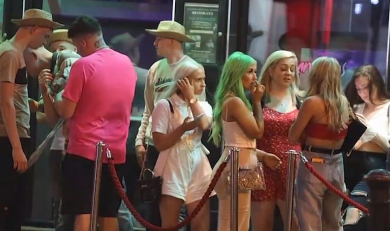 Αυξάνονται οι αρνητές της πανδημίας στην Ευρώπη