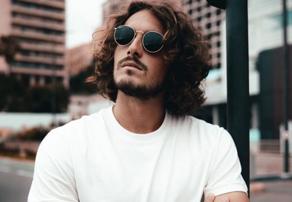 Στέφανος Τσιτσιπάς : Πρωταγωνιστής σε νέο σποτ της καμπάνιας «Μένουμε Ασφαλείς»