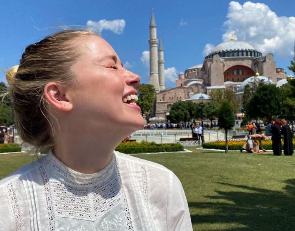 Άμπερ Χερντ : Σάλος στα social media για τo ταξίδι της στην Κωνσταντινούπολη