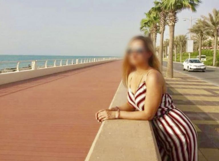 Επίθεση με βιτριόλι: Επέστρεψε σπίτι η Ιωάννα – «Δεν τελειώνει ο Γολγοθάς μου»