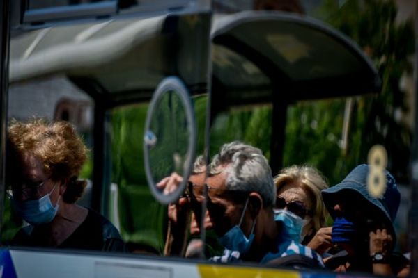 Κοροναϊός : Τρομάζουν οι πέντε νεκροί – Στο «κόκκινο» η ανησυχία για τη διασπορά του ιού