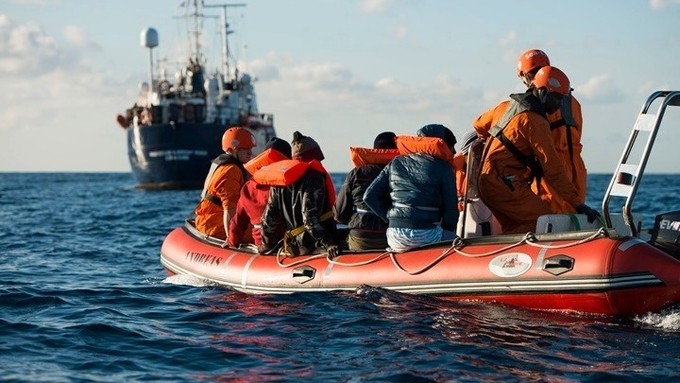 Ιταλία: Τέσσερις αγνοούμενοι πρόσφυγες και δύο τραυματίες από έκρηξη σε πλεούμενο