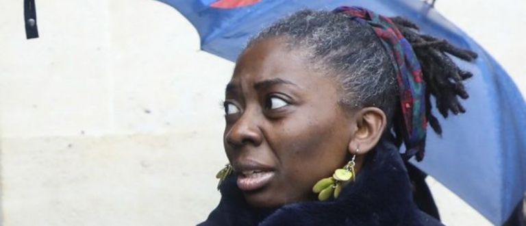 Γαλλία: Οργή για σκίτσο σε περιοδικό – Αναπαριστά μαύρη πολιτικό ως σκλάβα με αλυσίδες