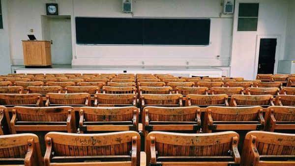 Δύσκολη η επόμενη μέρα για τα πανεπιστήμια: Τι θα γίνει με εξεταστική, λέσχες και παραδόσεις μαθημάτων