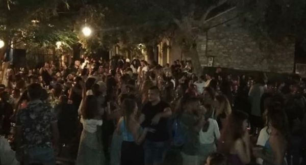 Κοροναϊός: Στην Ικαρία «έσπασαν» τα μέτρα – Πανηγύρι, συνωστισμός και χοροί παρά τις απαγορεύσεις