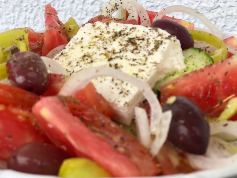 Κοροναϊός: Η χωριάτικη σαλάτα «βασίλισσα» στην Covid εποχή