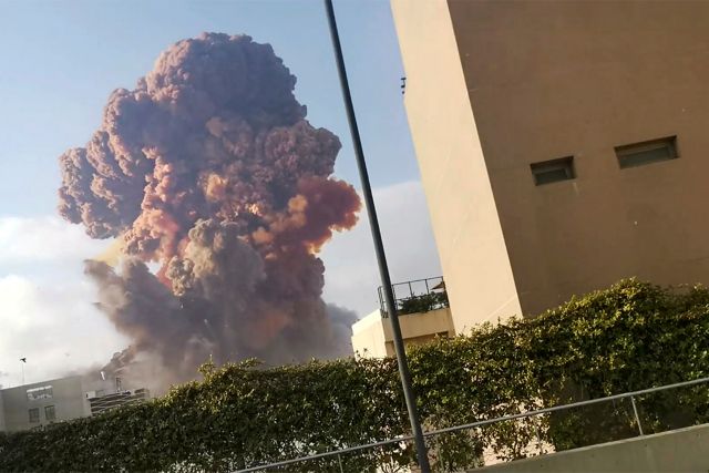 Βηρυτός: Το ωστικό κύμα της έκρηξης κατέστρεψε αυτοκίνητα καθ’ οδόν
