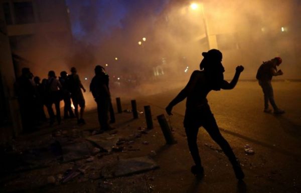 Το MEGA στη Βηρυτό : Νύχτα έντασης, οργή των διαδηλωτών