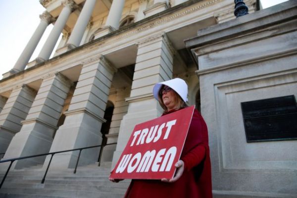 ΗΠΑ – Κοροναϊός : Εκατομμύρια ομοσπονδιακών επιχορηγήσεων σε κέντρα κατά των εκτρώσεων
