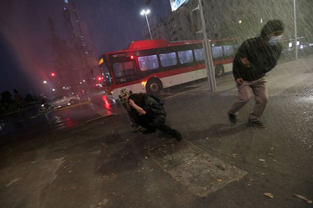 Χιλή : Aστυνομική βία με πρόσχημα τον κοροναϊό στις διαδηλώσεις κατά της πείνας