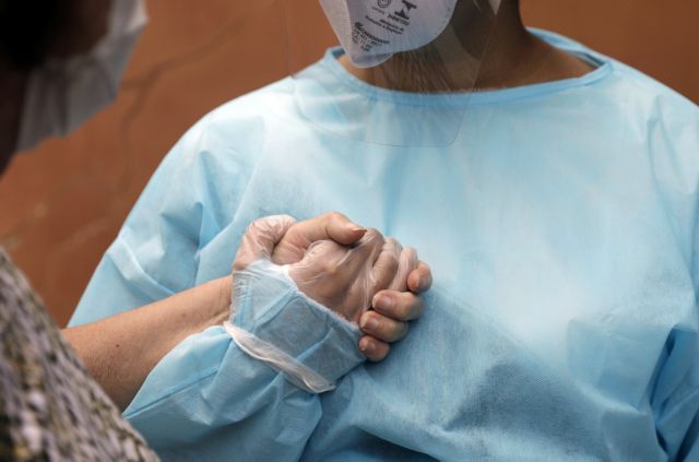 «Βρισκόμαστε σε ένα μόνιμο κύμα κοροναϊού» λέει ο πρόεδρος της Παγκόσμιας Ιατρικής Ένωσης