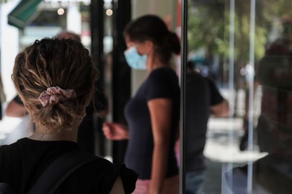 Κοροναϊός : Όλα στο τραπέζι και ο περιορισμός στις μετακινήσεις