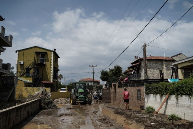 «Ξυπνήσαμε και είδαμε ποτάμια νερού και λάσπης» – Συγκλονίζει κάτοικος από το Λευκαντί