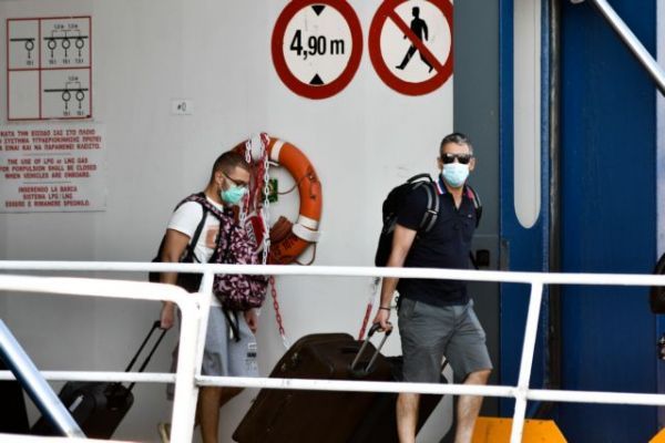 Κοροναϊός : Αυξάνεται το πρωτόκολλο των επιβατών στα πλοία