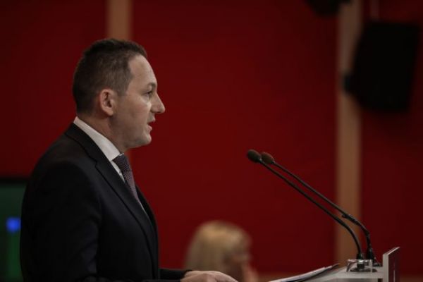 Πέτσας: Οι διεθνείς συμμαχίες της Ελλάδας βοήθησαν στην αποκλιμάκωση με Τουρκία