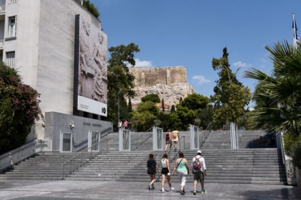 Κοροναϊός : Δυναμική δεύτερου κύματος «βλέπουν» οι ειδικοί – Μία ανάσα από νέα μέτρα η κυβέρνηση