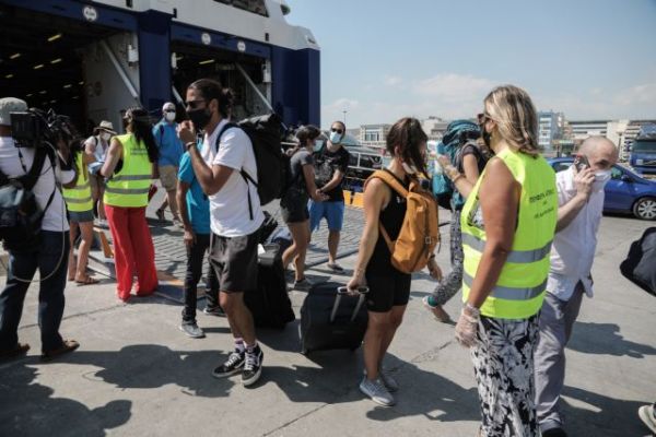 Κοροναϊός: Τριπλασιάστηκαν οι διασωληνωμένοι σε 20 μέρες – Νέα μέτρα στον ορίζοντα