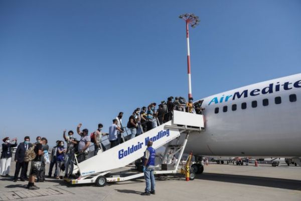 Αναχώρησαν για τη Γερμανία 121 πρόσφυγες με προβλήματα υγείας