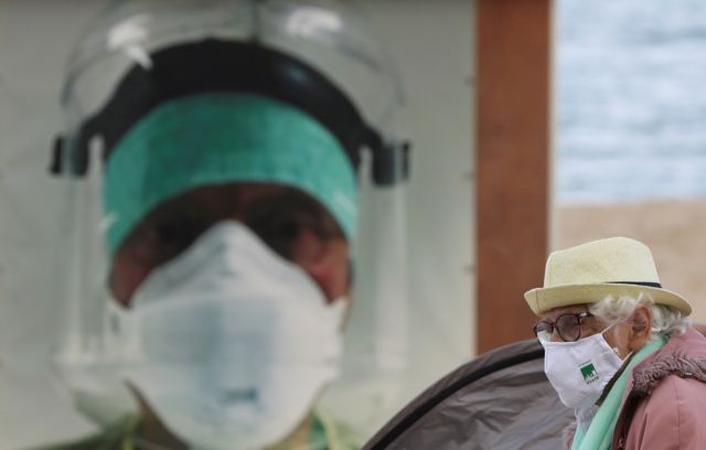 Κοροναϊός: Με υπεριώδη ακτινοβολία απολυμαίνουν τα καροτσάκια του σουπερμάρκετ στο Βέλγιο