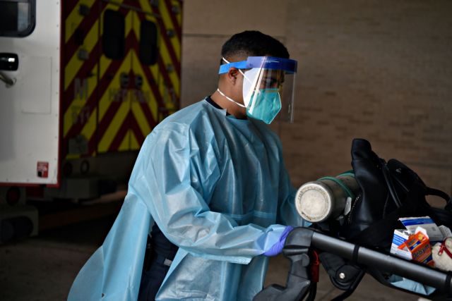 Σαρώνει ο κοροναϊός στις ΗΠΑ: 482 νεκροί μέσα σε 24 ώρες