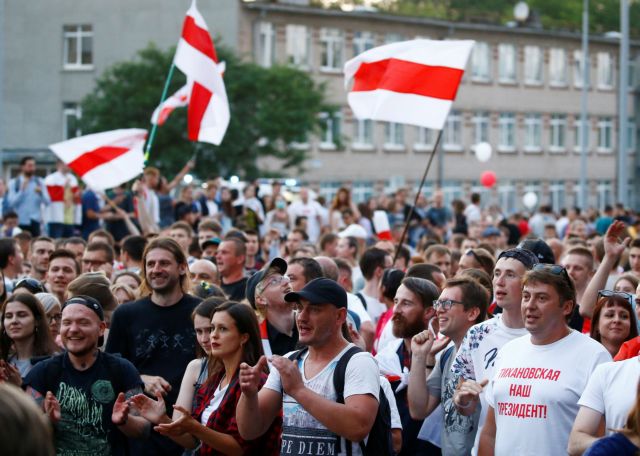 Λευκορωσία : «Τίμιες Εκλογές! Ελευθερία!» φωνάζουν χιλιάδες διαδηλωτές
