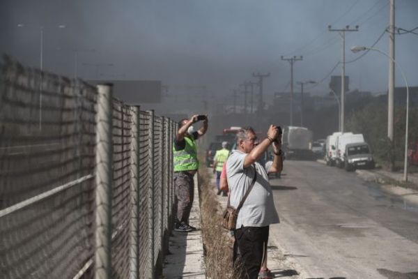 Πυρκαγιά στη Μεταμόρφωση: Κανονικά η κυκλοφορία στην Αθηνών – Λαμίας