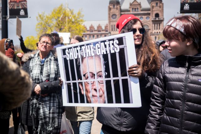 Κοροναϊός : Πώς να αντιμετωπίσετε συνομωσιολόγους και αντιεμβολιαστές