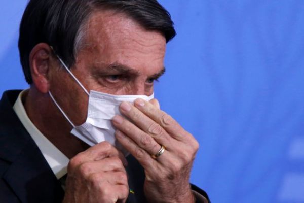 Νέα επίθεση Μπολσονάρο κατά δημοσιογράφων: «Λαπάδες» με μικρές πιθανότητες να επιζήσουν από τον κοροναϊό