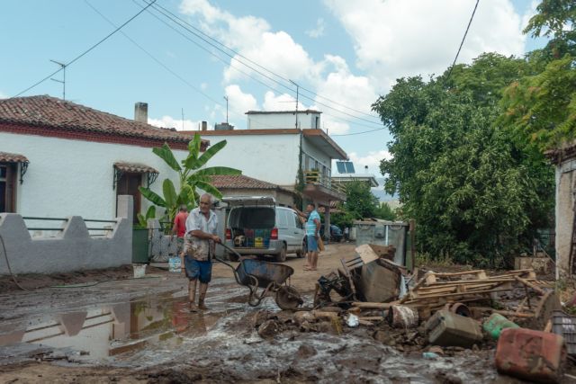 Εύβοια : Συνεχίζεται η μάχη με τη λάσπη - Άμεσα οι αποζημιώσεις στους πληγέντες
