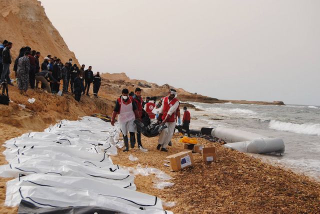 Τουλάχιστον 45 πρόσφυγες και μετανάστες νεκροί σε ναυάγιο στα ανοικτά της Λιβύης