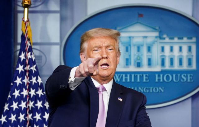 Τραμπ: Σύμβαση για αγορά 100 εκατομμυρίων δόσεων εμβολίου κατά του κοροναϊού