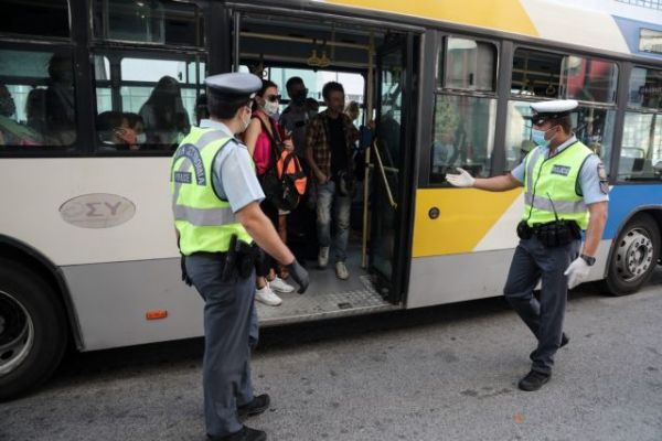 Κοροναϊός: Βροχή τα πρόστιμα για τη μη χρήση μάσκας