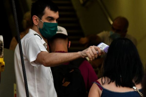 Κοροναϊός : Με δειγματοληπτικά τεστ προσπαθούν να «φρενάρουν» την έξαρση των κρουσμάτων