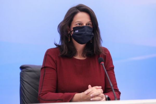Άνοιγμα σχολείων – Κεραμέως: Γιατροί στις τάξεις, μέσος όρος 18 – 22 μαθητές στα αστικά κέντρα