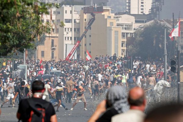 Το MEGA στις επεισοδιακές διαδηλώσεις της Βηρυτού