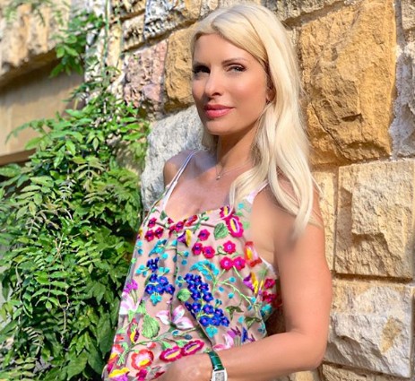 Μενεγάκη: Φωτογραφίζεται με μπικίνι και παρεό