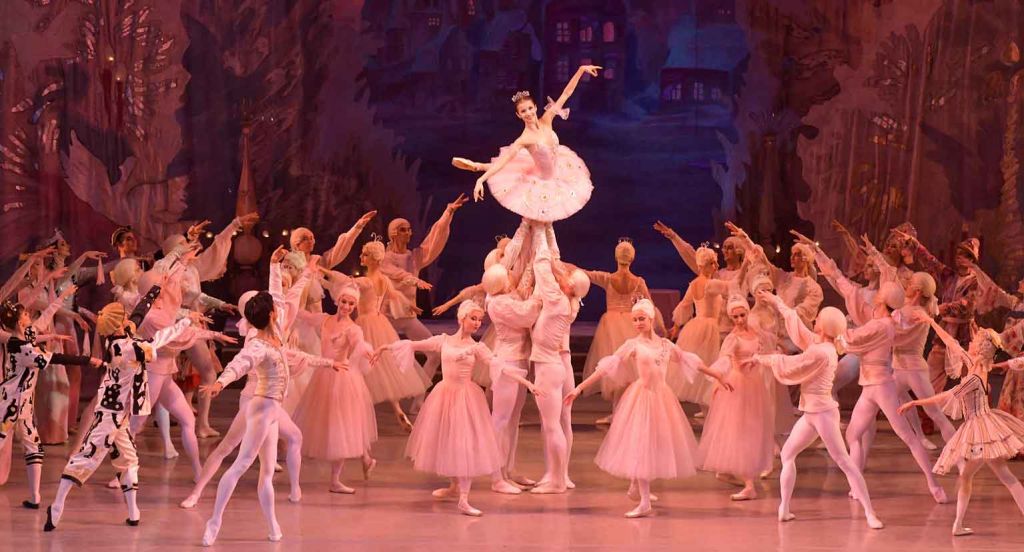 Ρωσία: Θετικοί στον κοροναϊό 30 χορευτές του θεάτρου Μαριίνσκι