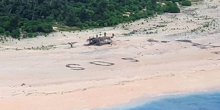Ναυαγοί στον Ειρηνικό εντοπίστηκαν από το SOS που έγραψαν στην άμμο