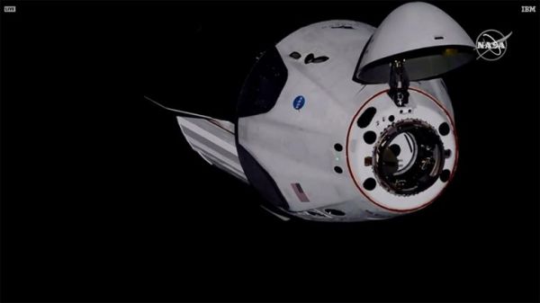 NASA : Η κάψουλα Dragon Endeavour της SpaceX επιστρέφει στη Γη