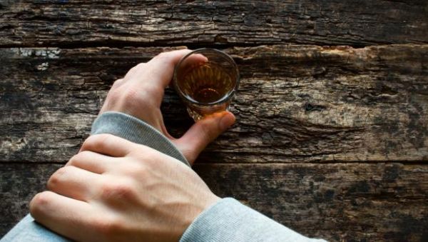 Απαγόρευση αλκοόλ σε ανηλίκους: Μπορεί να λύσει πολλά